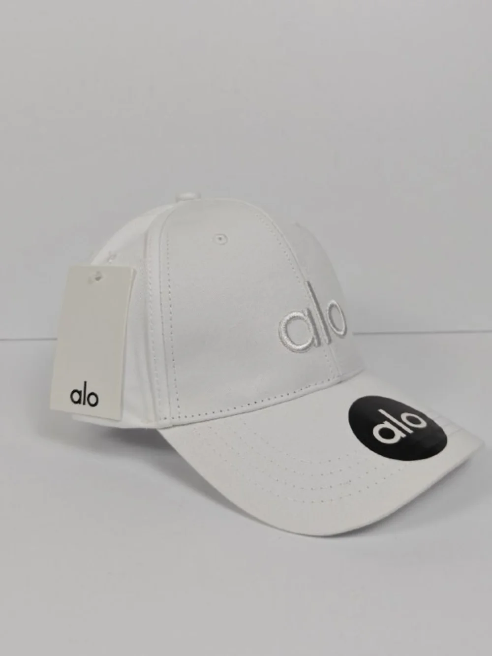 Alo Yoga Performance Off-Duty White Cap